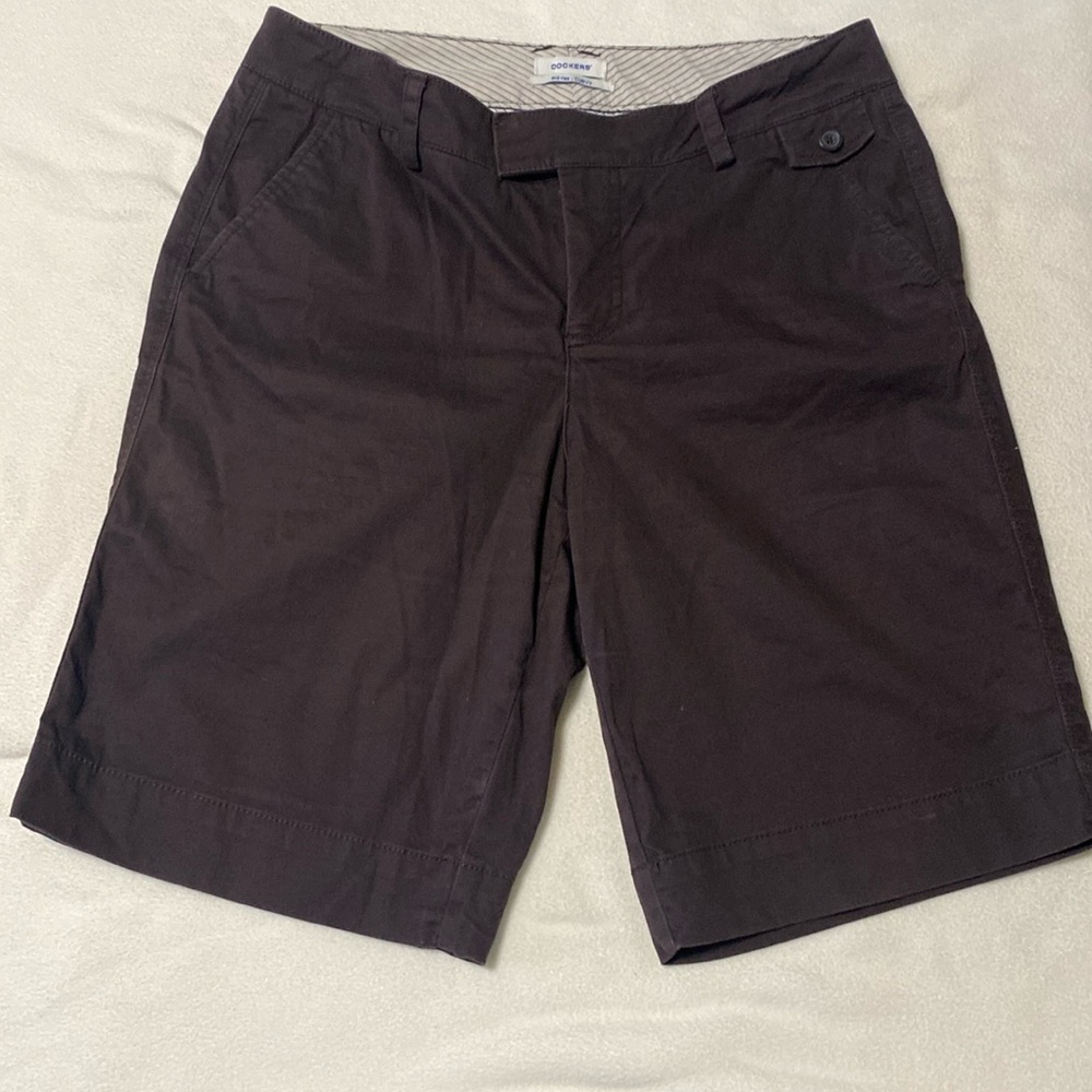 Dockers Shorts chocolate brown size 10 mid-rise Curvy good condition